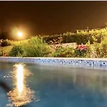 度假居 Sleeps 8 With Pool & Horses 阿尔科巴萨