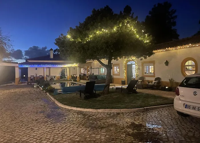 Tatil Evi Sleeps 8 With Pool & Horses Alcobaça